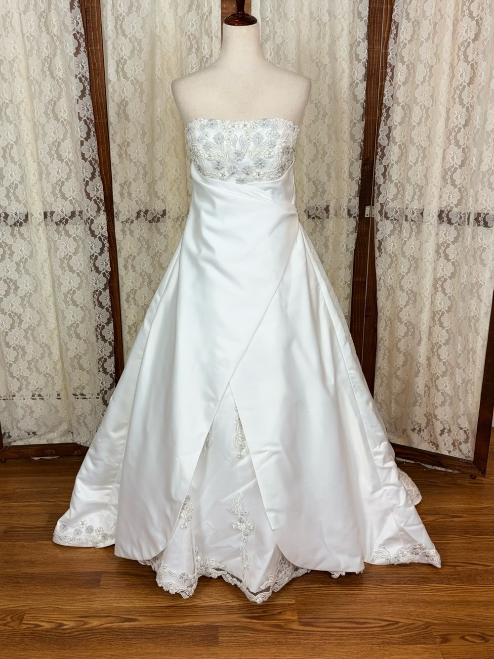 Gorgeous Vintage 90s Moonlight Strapless Embroidered Wedding Gown